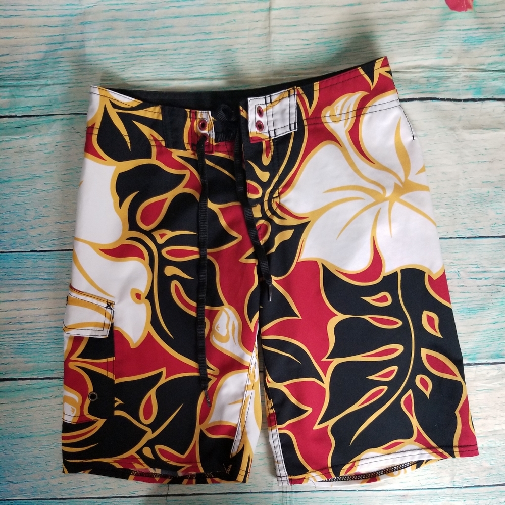 Quicksilver boy's  hibiscusswim trunks siz…